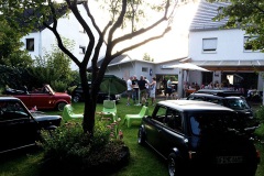 Mini_in_the_Garden_07-1