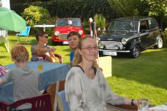 Mini_in_the_Garden_10