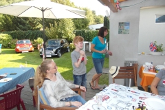 Mini_in_the_Garden_12