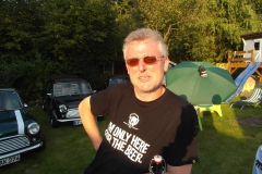 Mini_in_the_Garden_37